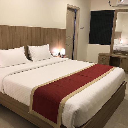 Hotel Blue Bell Бангалор Экстерьер фото